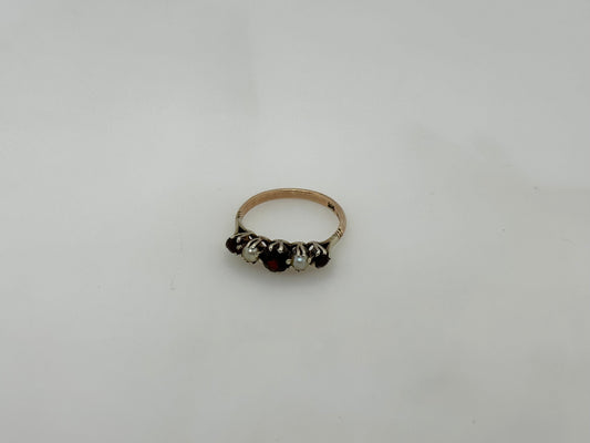 9ct Garnet and Pearl Ring