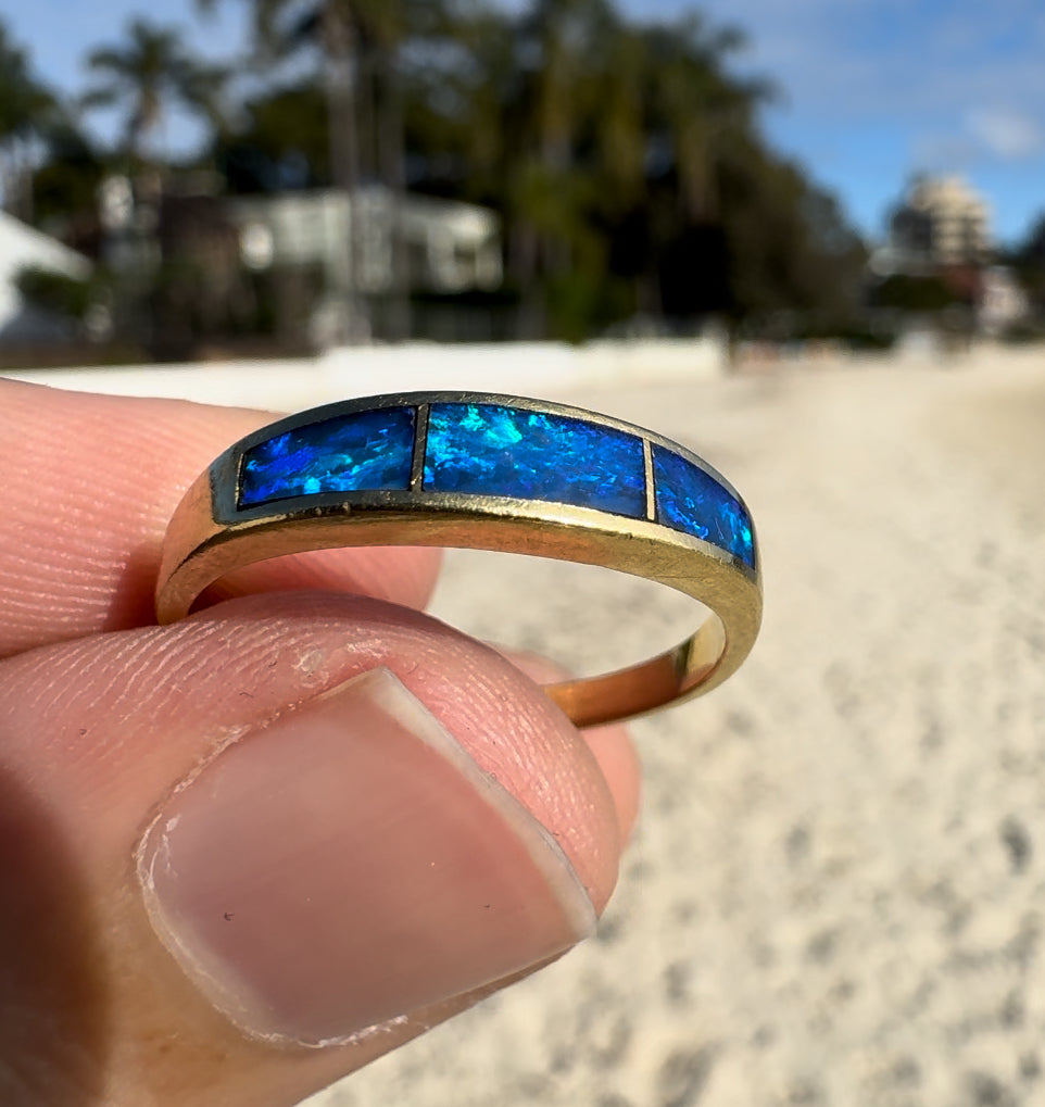 18ct Yellow Gold Ring w/ Opal Inlay