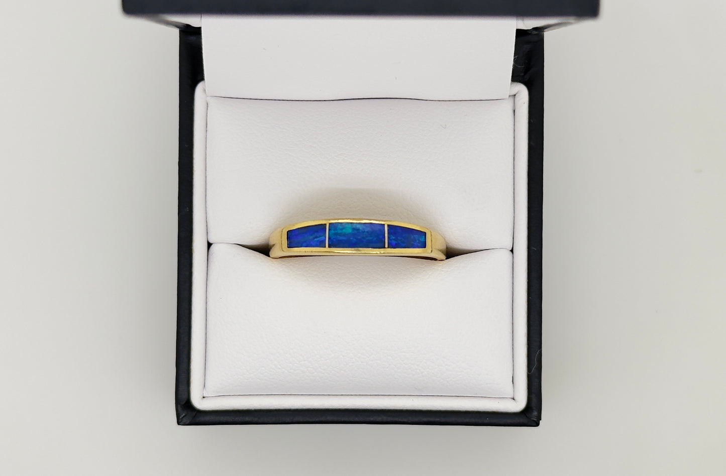 18ct Yellow Gold Ring w/ Opal Inlay