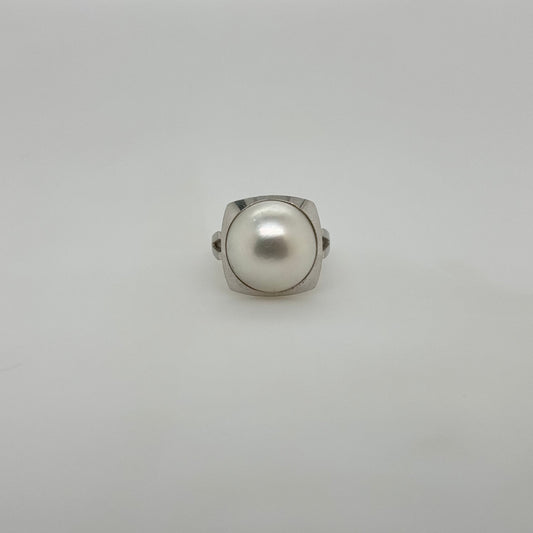 14ct White Gold Mabe Pearl Dress Ring